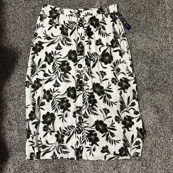 Apt. 9 Skirt, Women's size L, button front, fully lined, New with tags - Picture 2 of 14